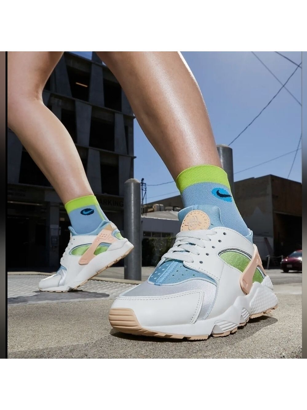 NEW Nike Air Huarache SE sneakers in white and Multi